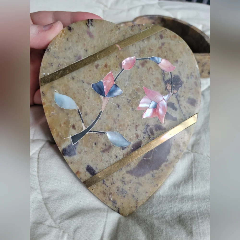 Heart-shaped Carved Soapstone Jewelry Organizer W/ Mother Of Pearl Floral Inlay